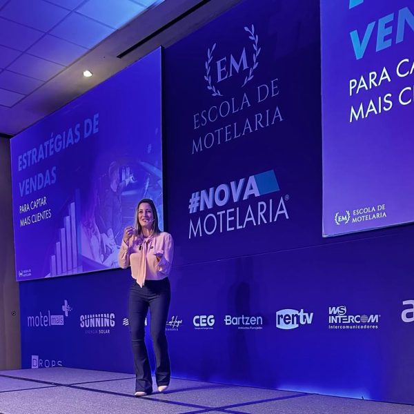 Aline Pivetta Maia Evento Escola de Motelaria (2)